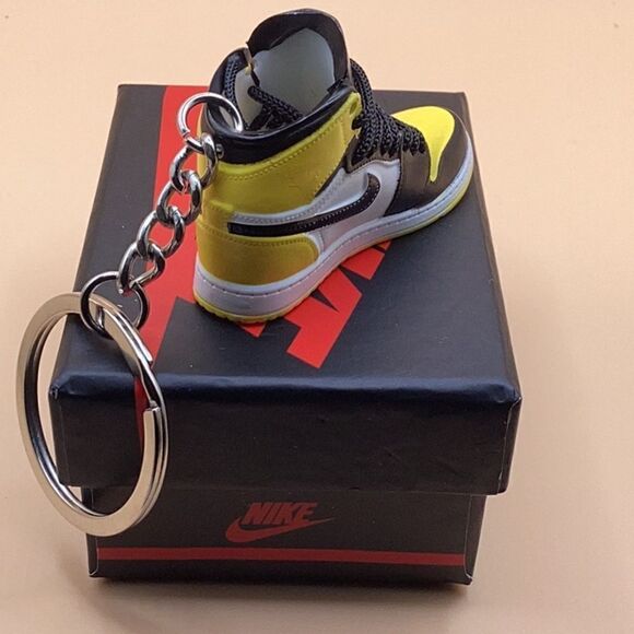 MINI 3D Sneaker Keychain Jordan 1 Yellow White - Picture 4 of 4